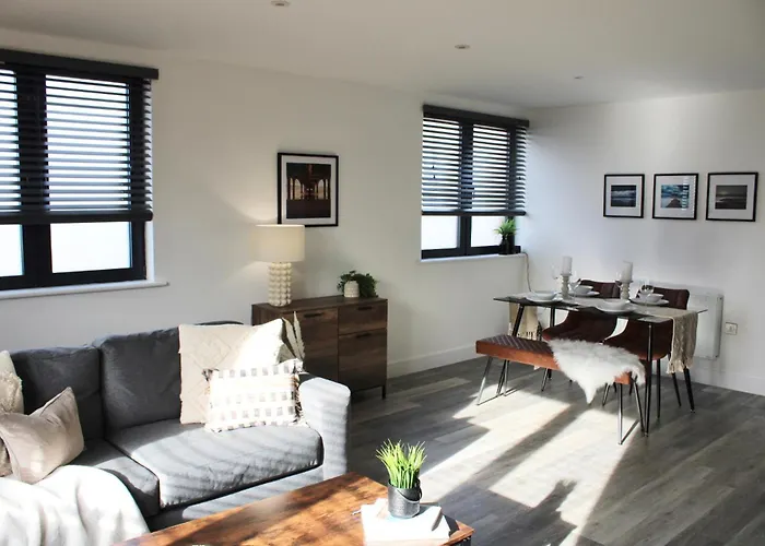 Beach Haven - Free Parking - Luxury 2 Bedroom 2 Bathroom Town Centre By Coastline Retreats