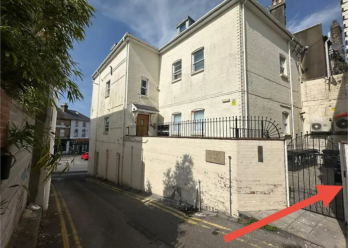 The Board Games Apartments - Brought To You By Coastline Retreats - Themed Town Centre Apartments All With Luxury 2 Person Jacuzzi Baths - 5 Mins Walk To The Beach, Netflix, Superfast Wifi