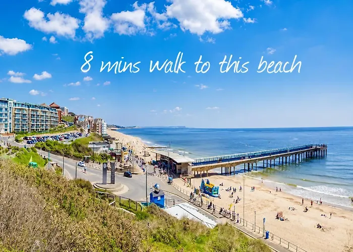 Cozy Two Bedroom Apartment - A Stroll From Gardens To Beach - With Parking And Wifi